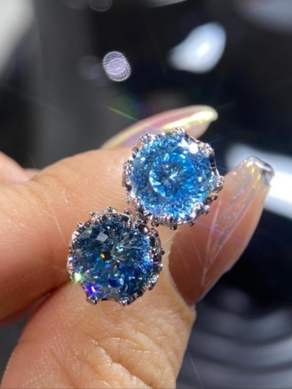 4.0 Carats Moissanite Sea Blue Stud Earrings.